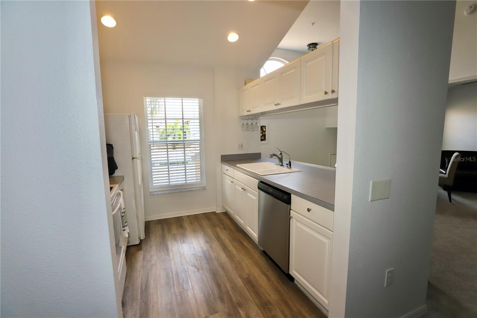 PINESTONE AT PALMER RANCH - Residential Lease