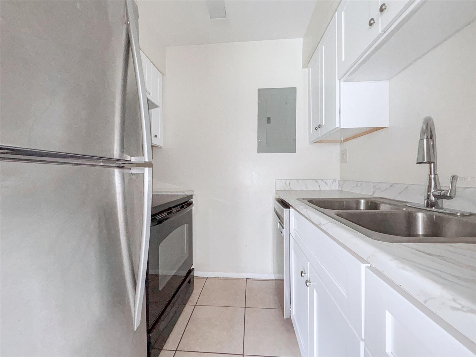 COLONIES CONDO - Residential