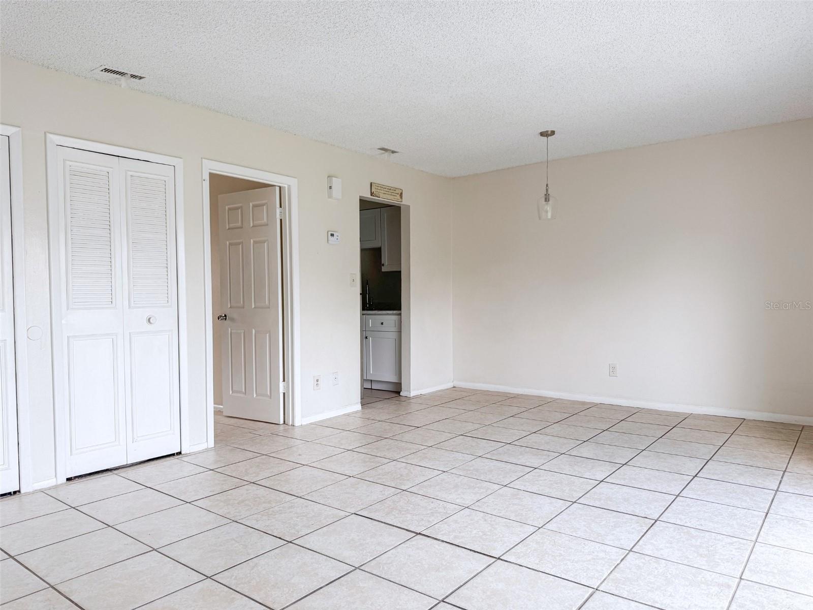 COLONIES CONDO - Residential