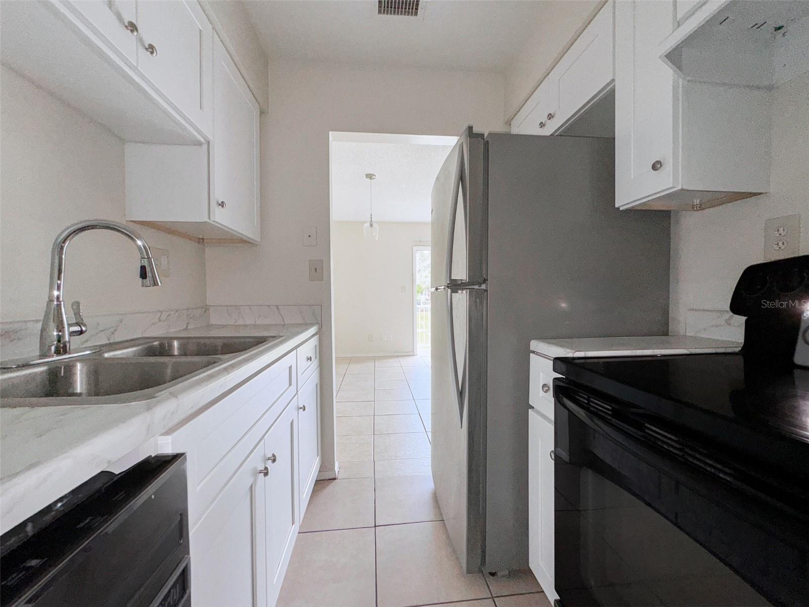 COLONIES CONDO - Residential