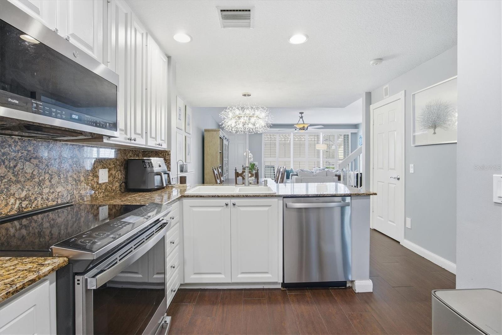 VILLAGEWALK - Residential