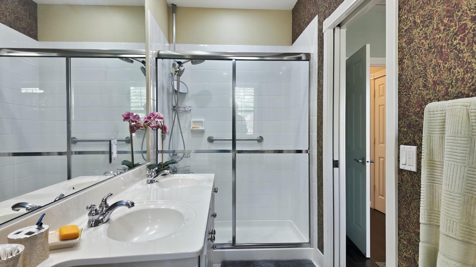 VILLAGEWALK - Residential