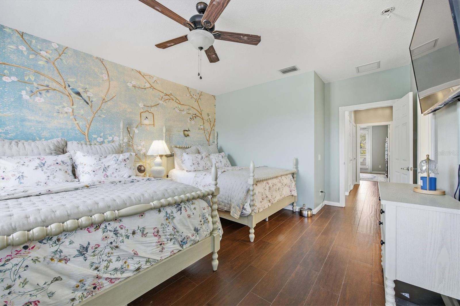 VILLAGEWALK - Residential