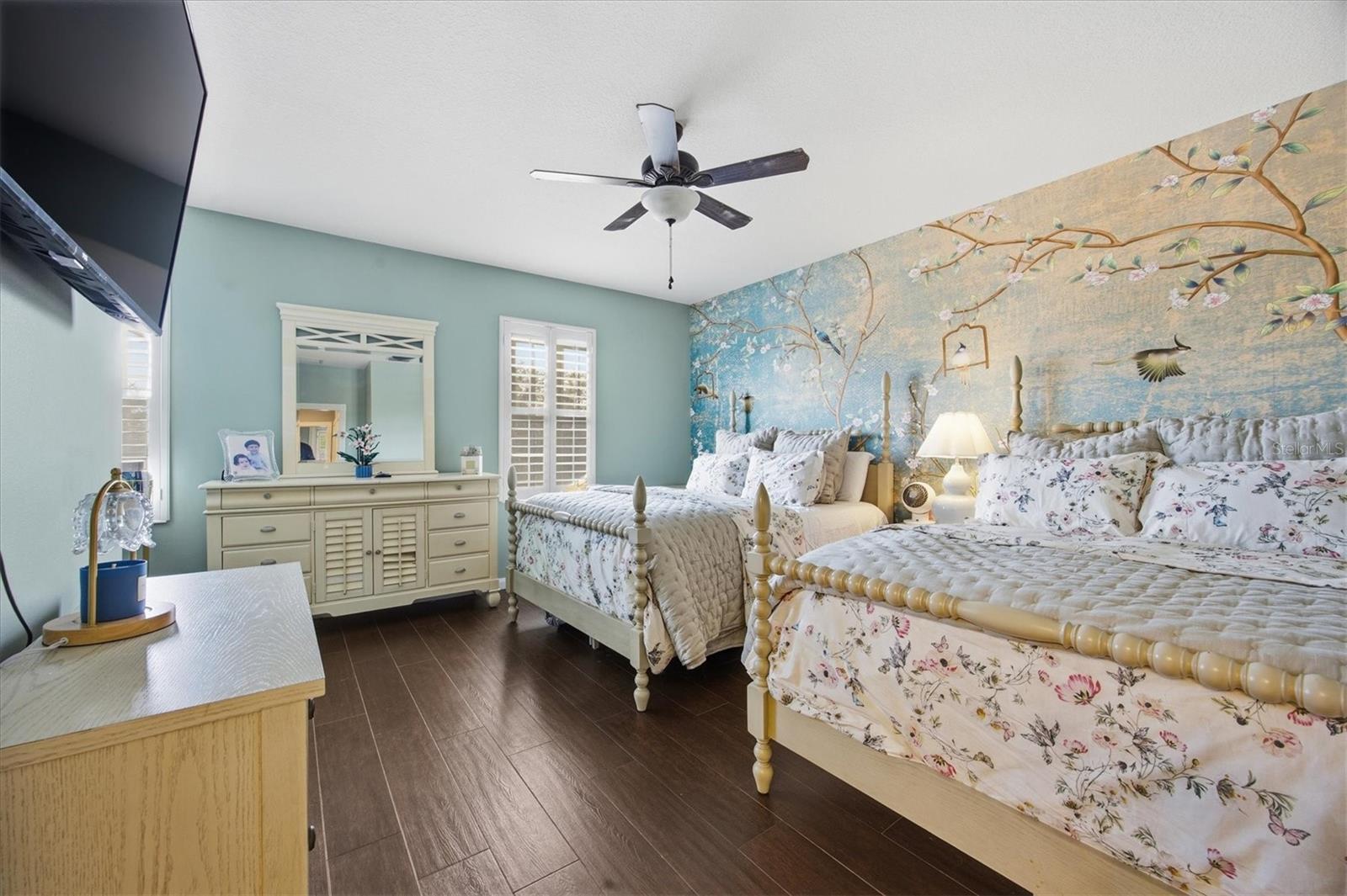 VILLAGEWALK - Residential