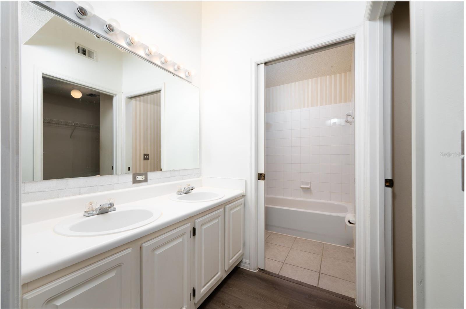 THE LINKS - Residential