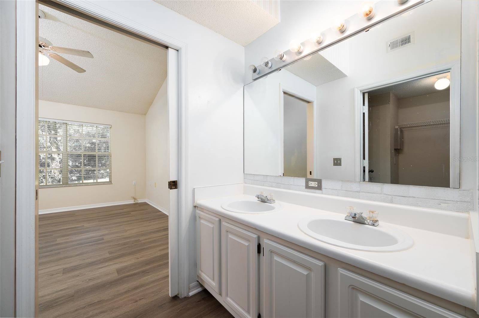 THE LINKS - Residential