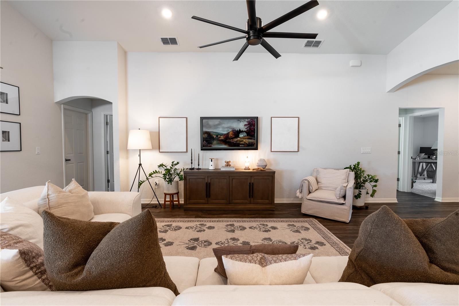 ANISTON - Residential