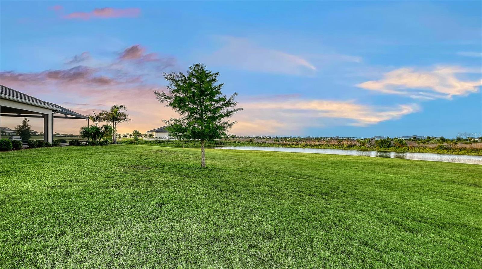 HAMPTON LAKES - Residential