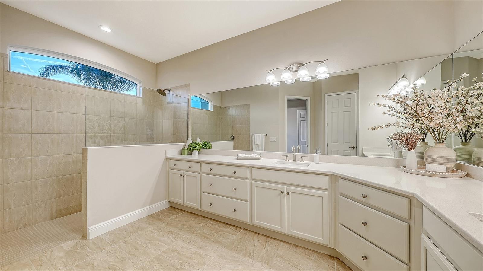 HAMPTON LAKES - Residential