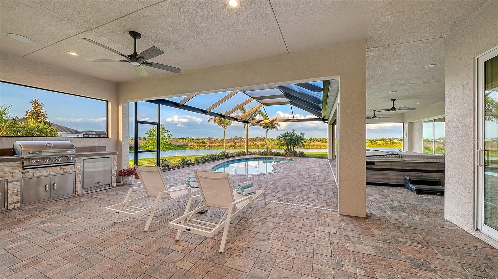 HAMPTON LAKES - Residential