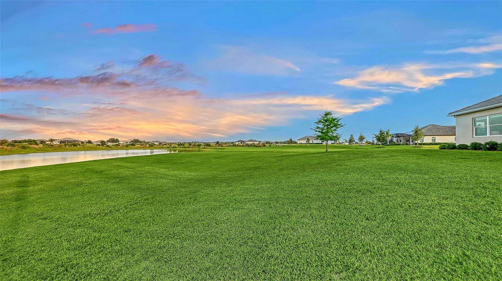 HAMPTON LAKES - Residential