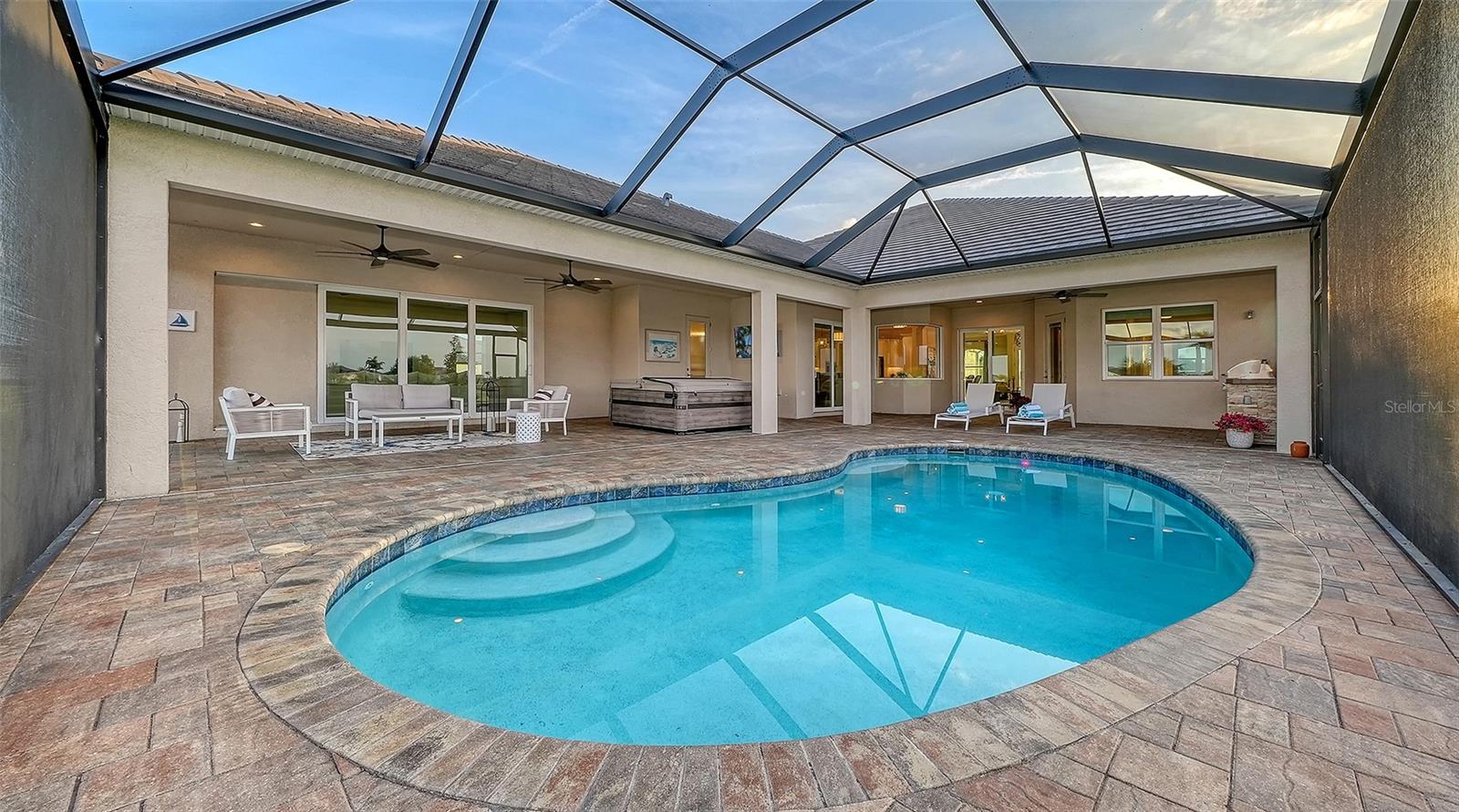HAMPTON LAKES - Residential