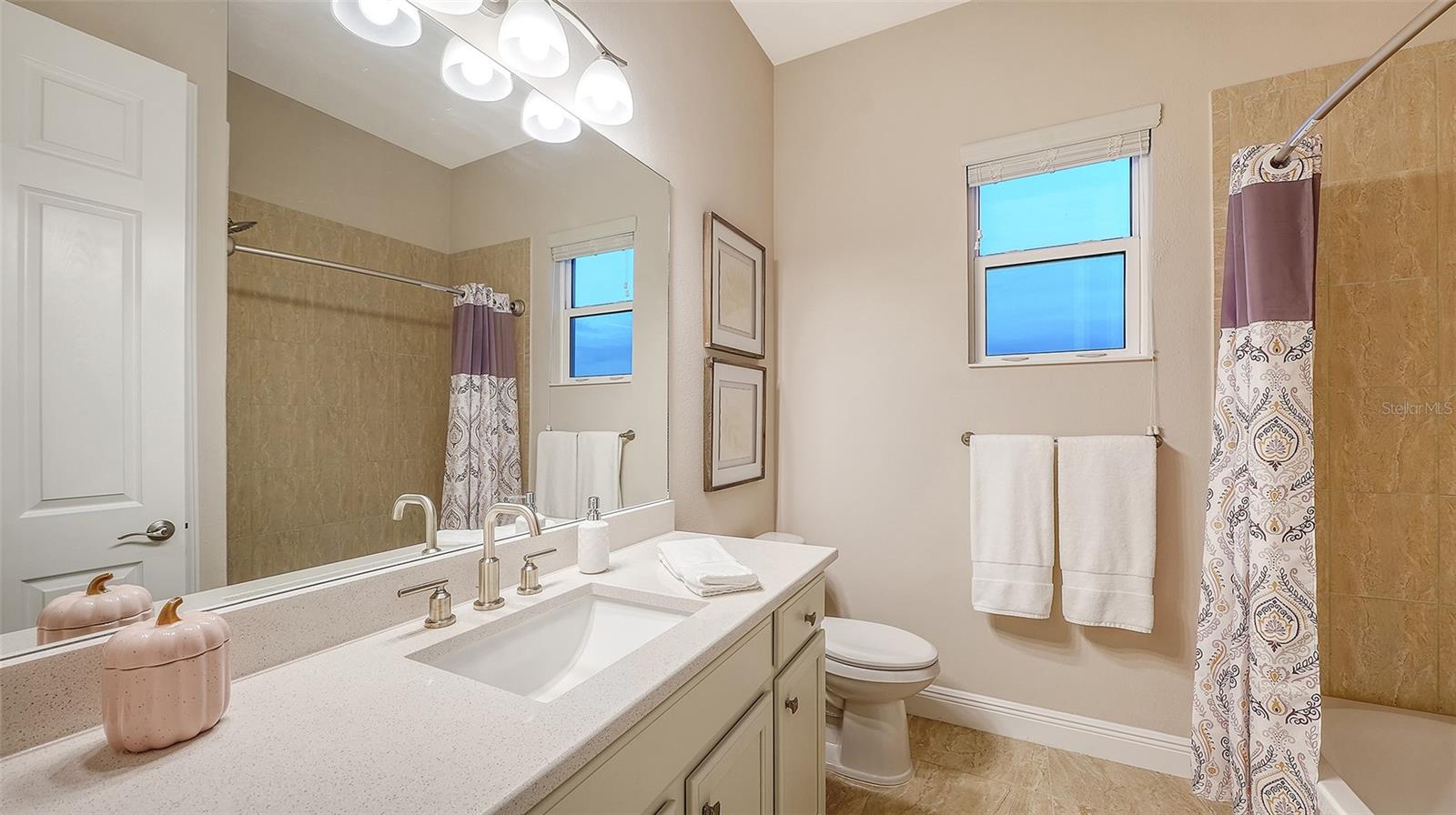 HAMPTON LAKES - Residential