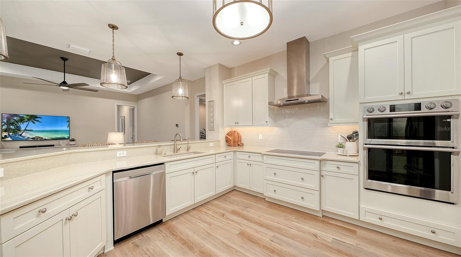 HAMPTON LAKES - Residential