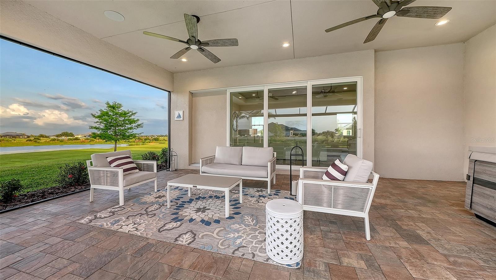 HAMPTON LAKES - Residential