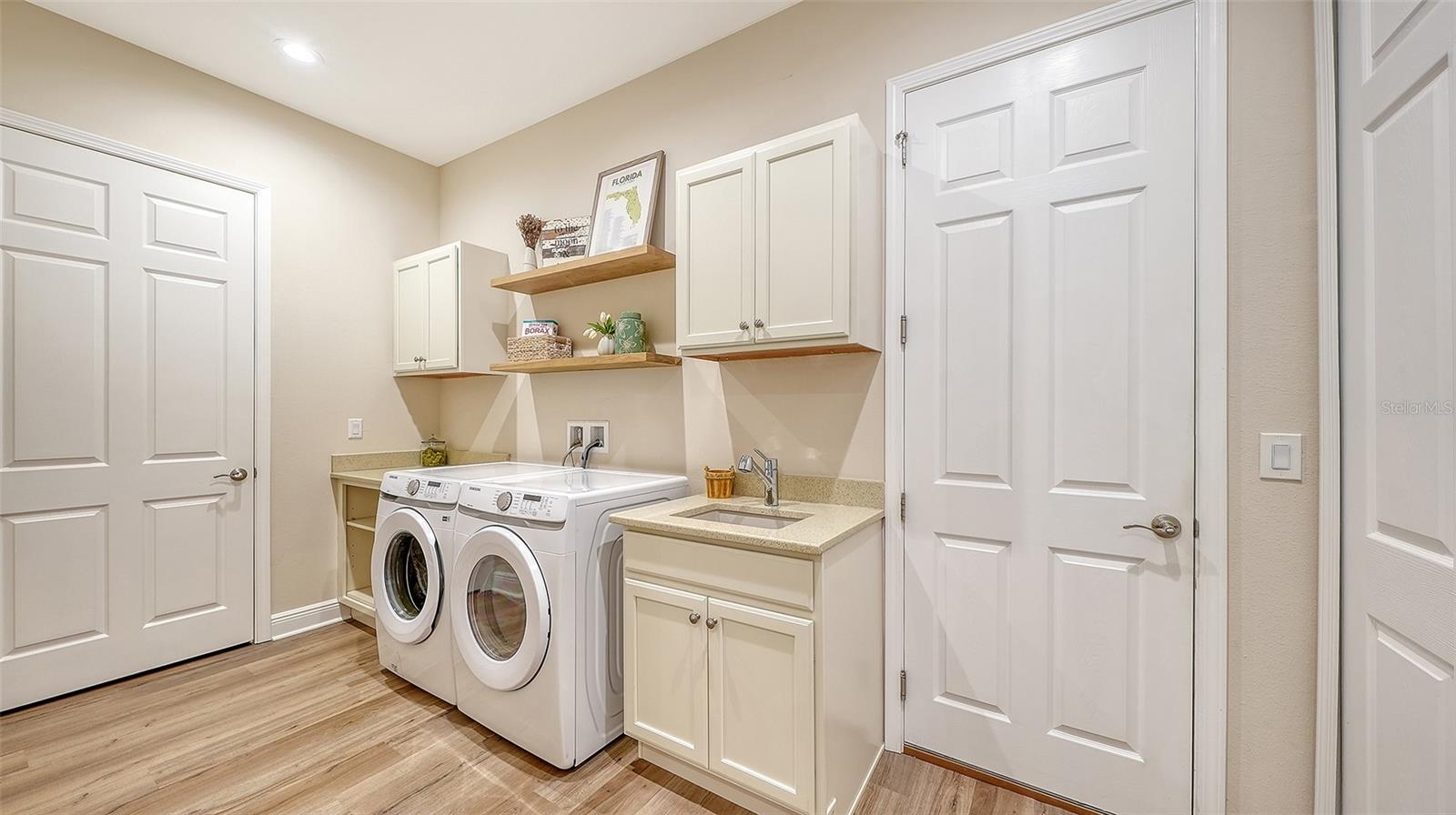 HAMPTON LAKES - Residential