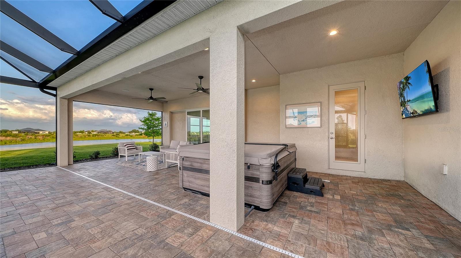 HAMPTON LAKES - Residential