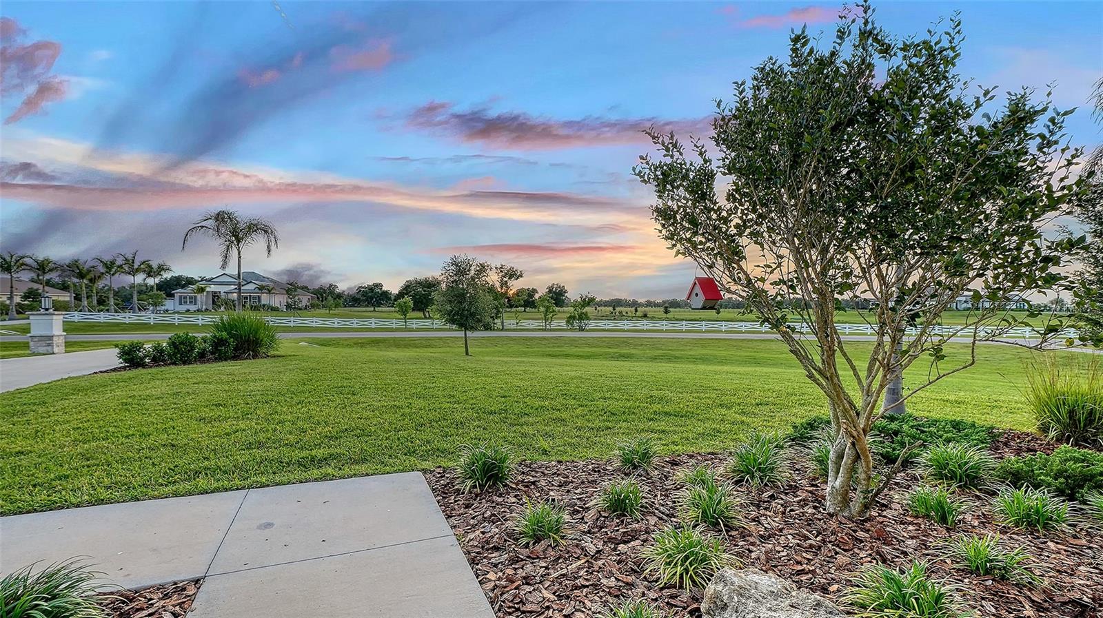 HAMPTON LAKES - Residential