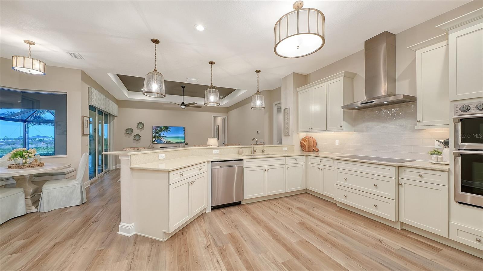 HAMPTON LAKES - Residential