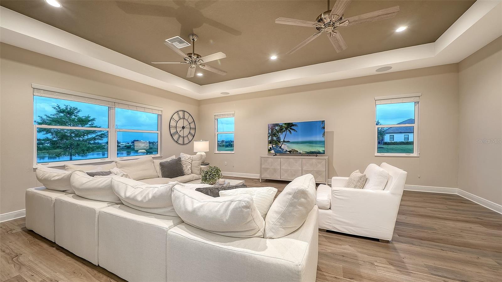 HAMPTON LAKES - Residential