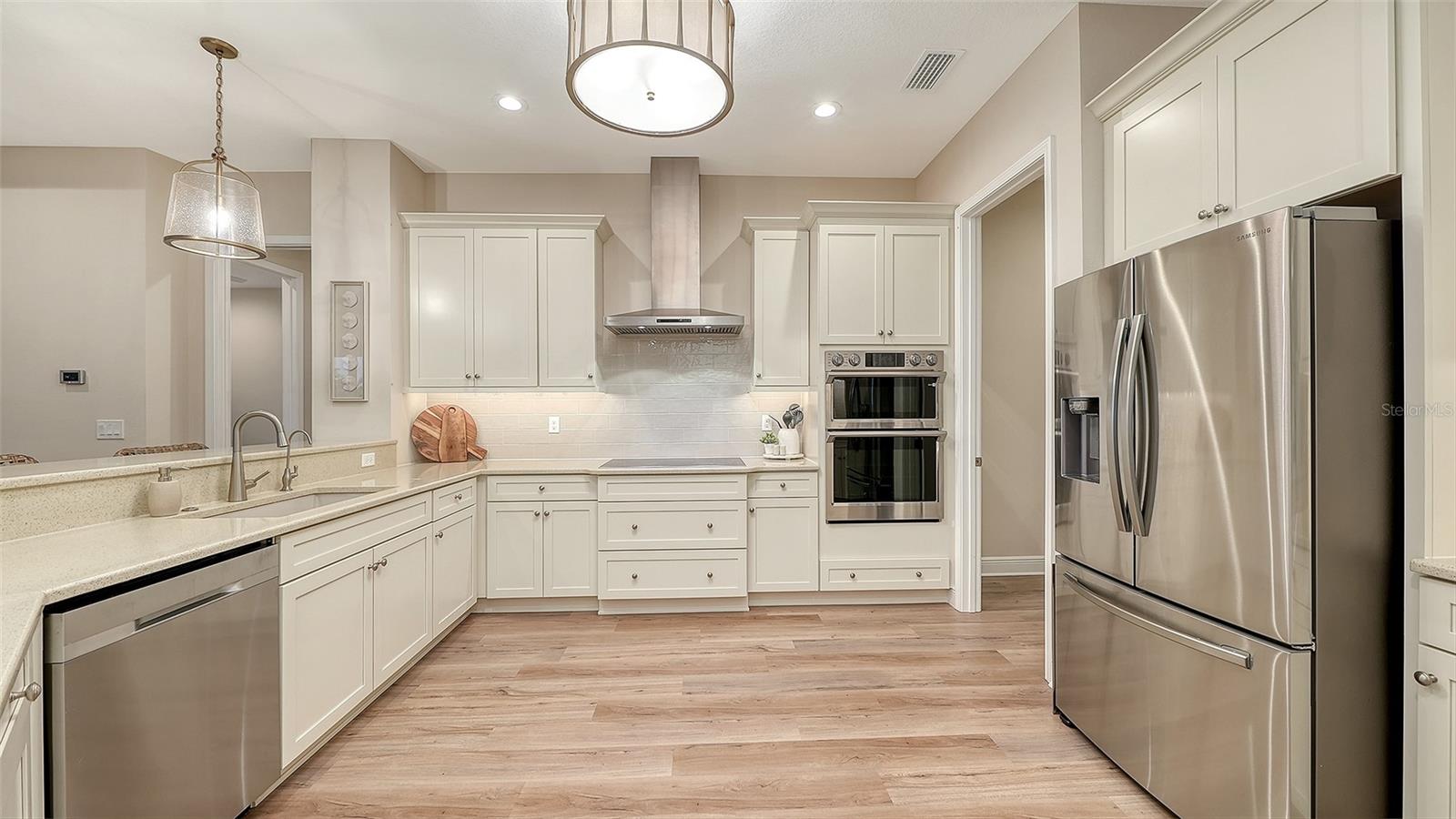 HAMPTON LAKES - Residential