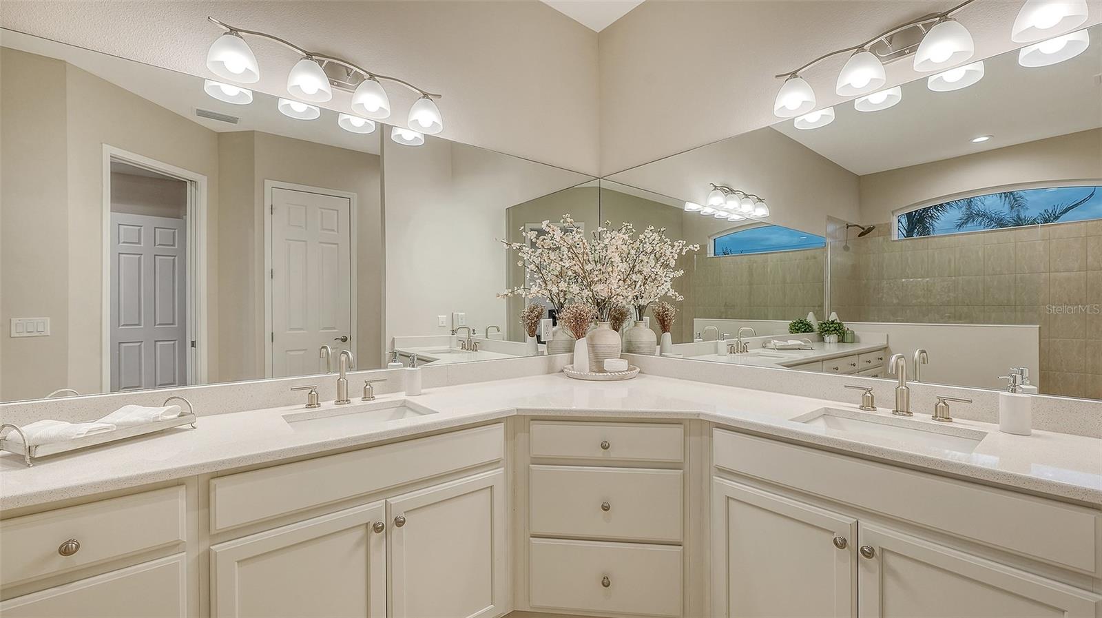 HAMPTON LAKES - Residential