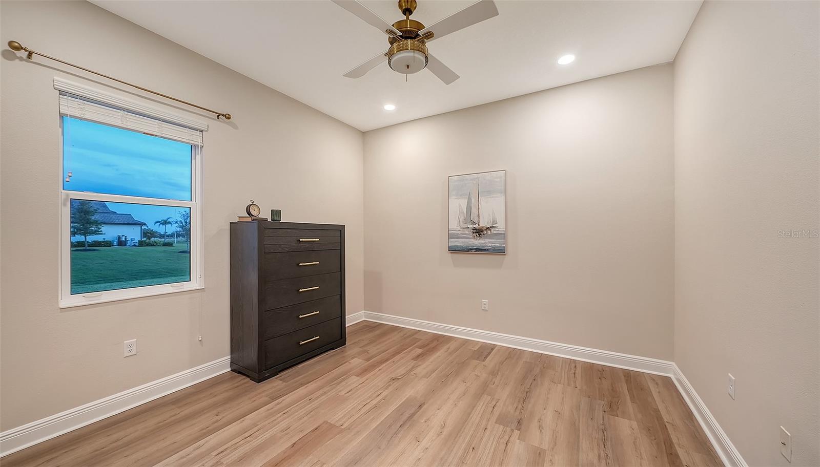 HAMPTON LAKES - Residential