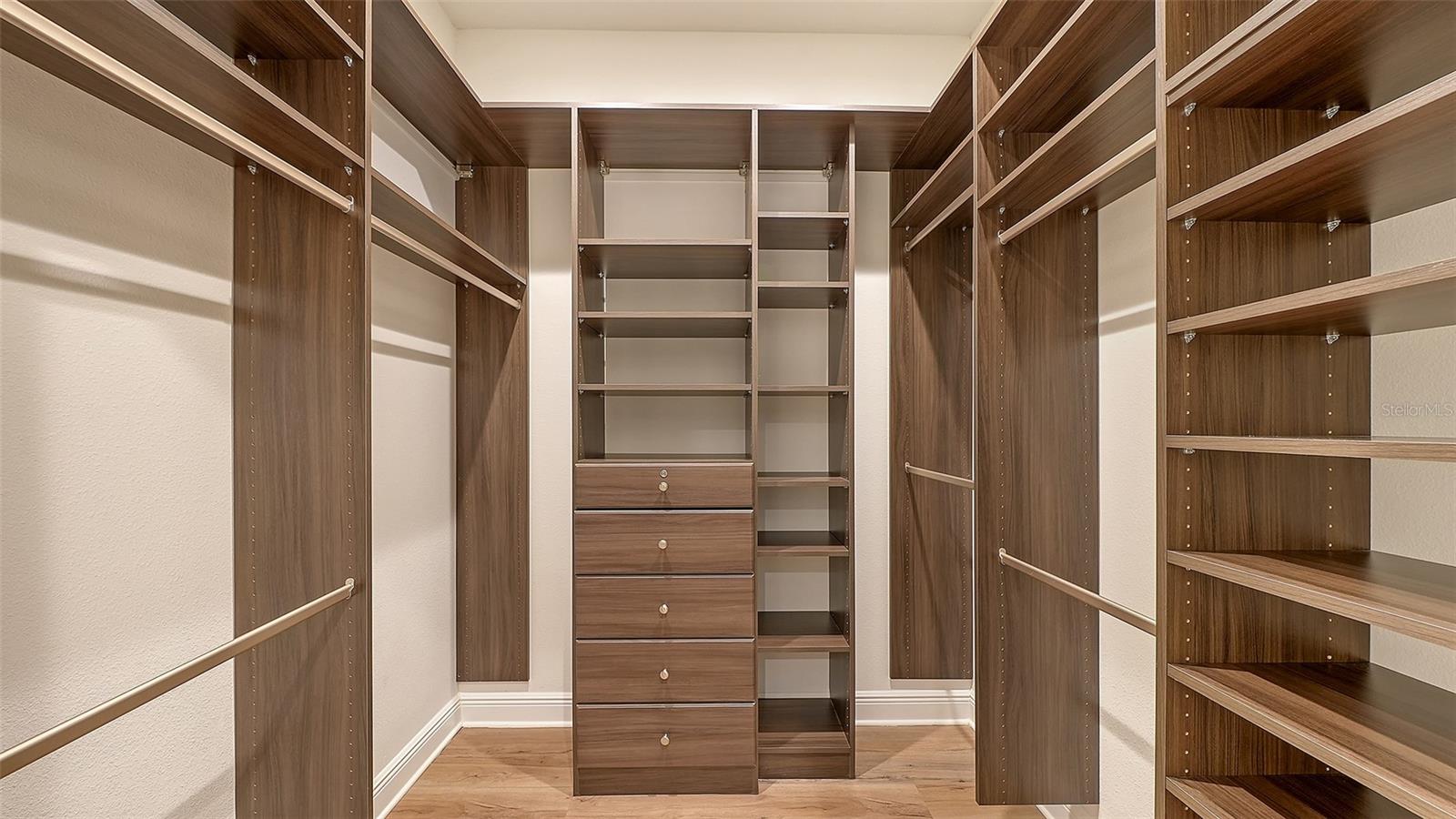 HAMPTON LAKES - Residential