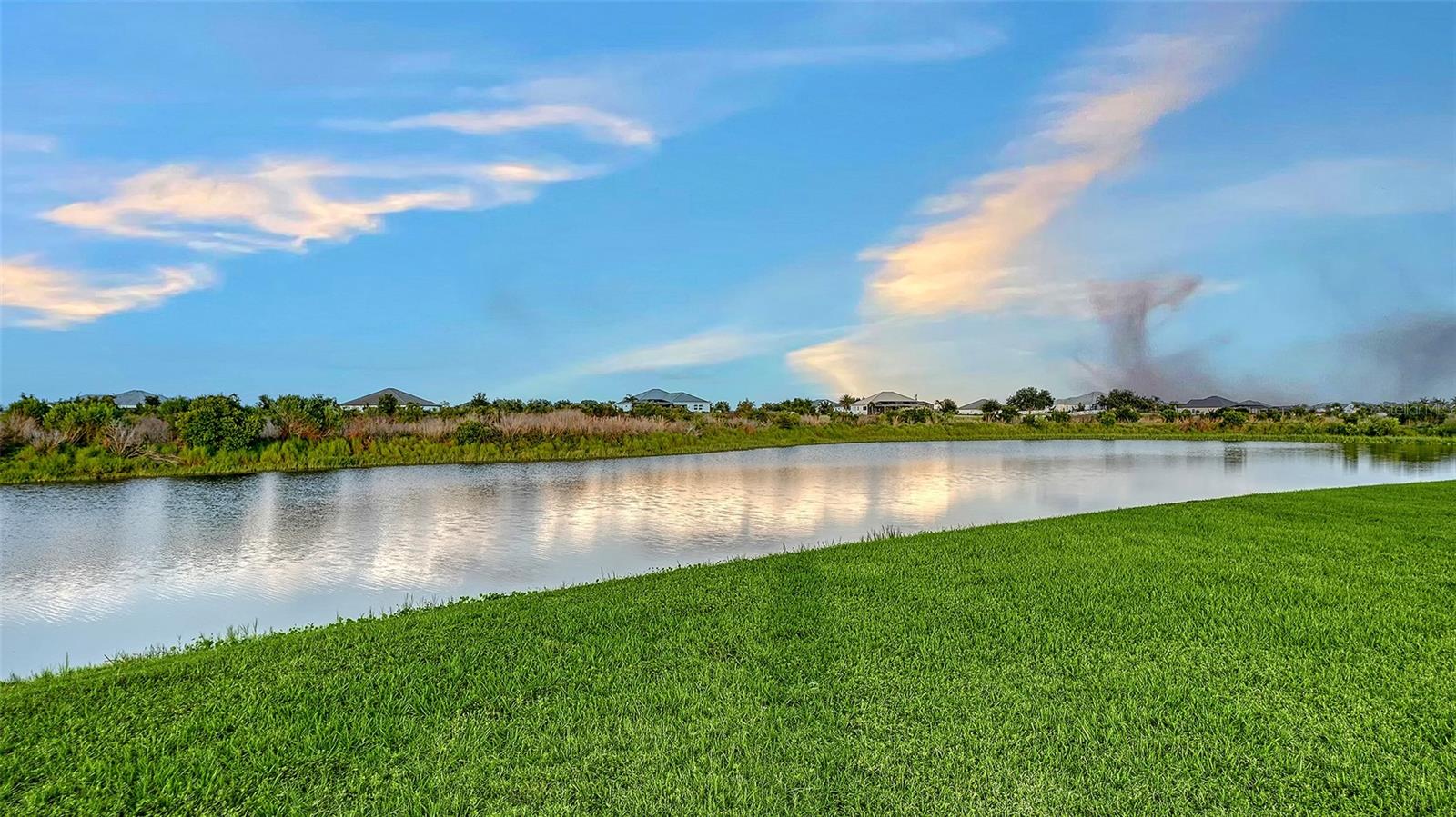 HAMPTON LAKES - Residential