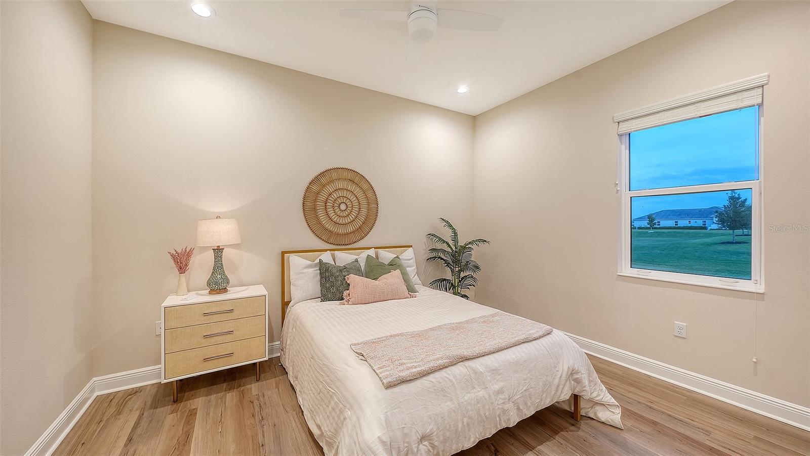 HAMPTON LAKES - Residential