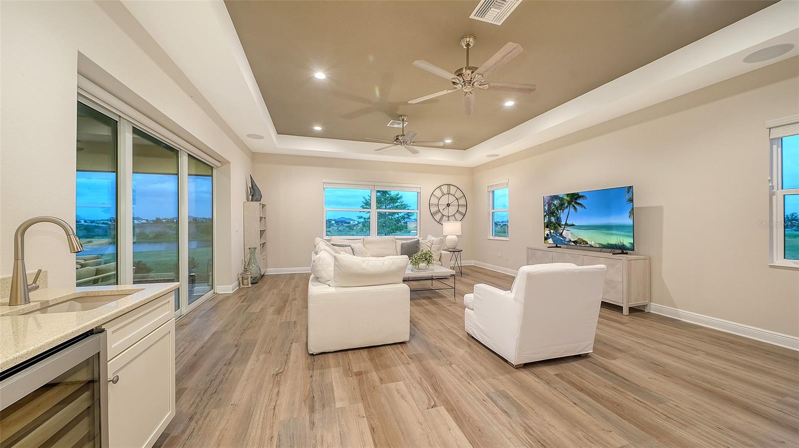 HAMPTON LAKES - Residential