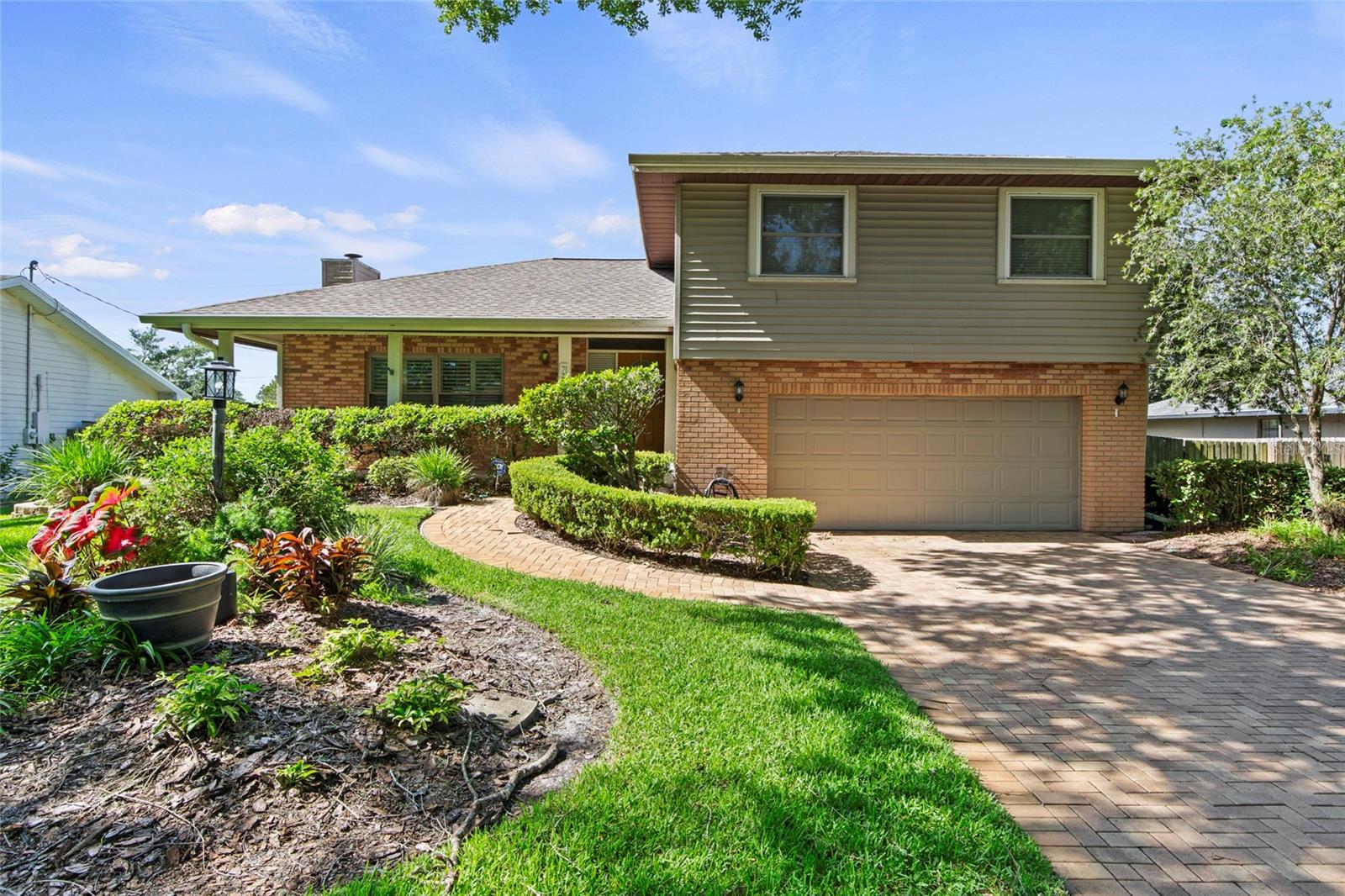 723 ROYAL GLEN DRIVE