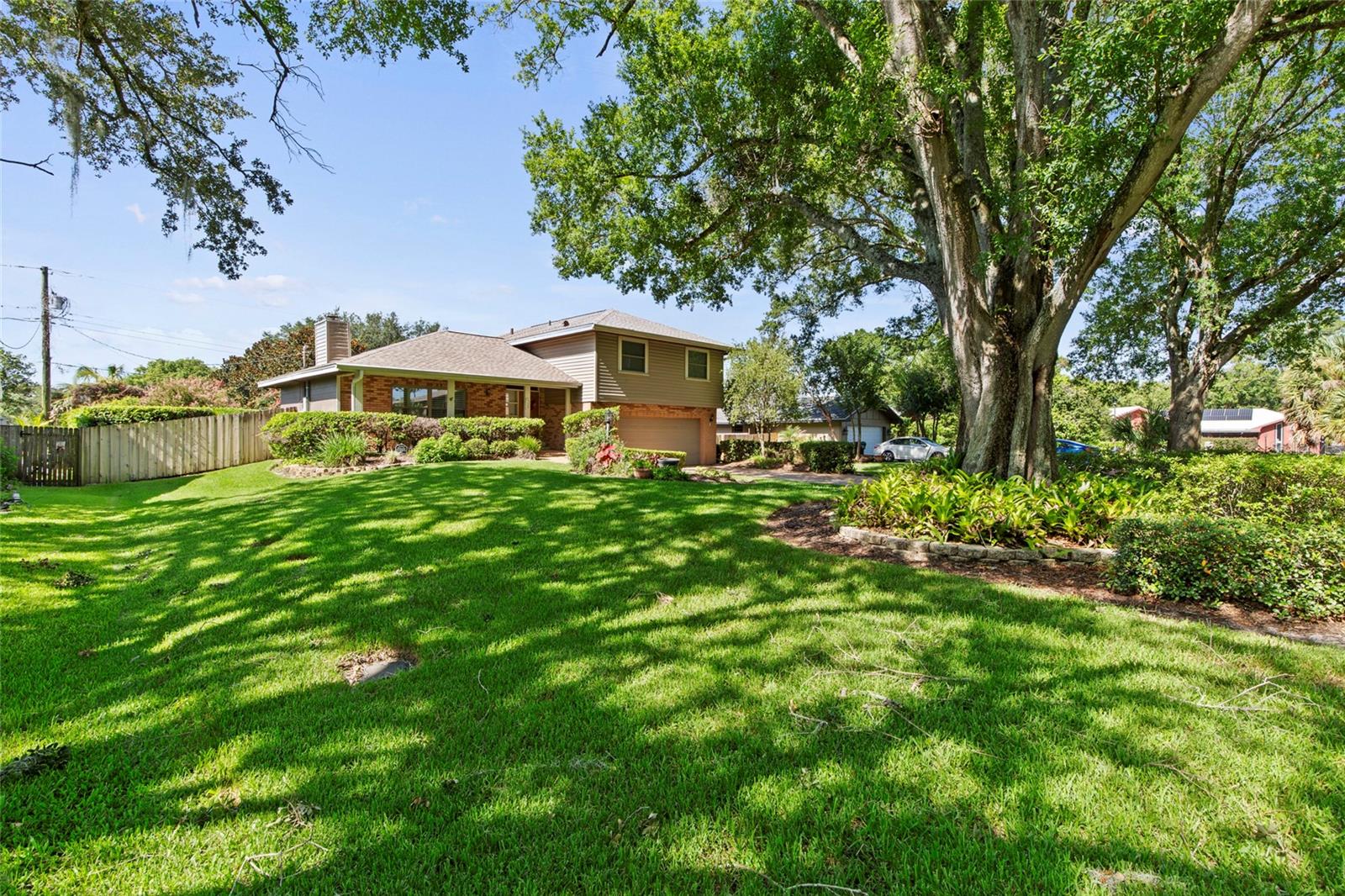 723 ROYAL GLEN DRIVE