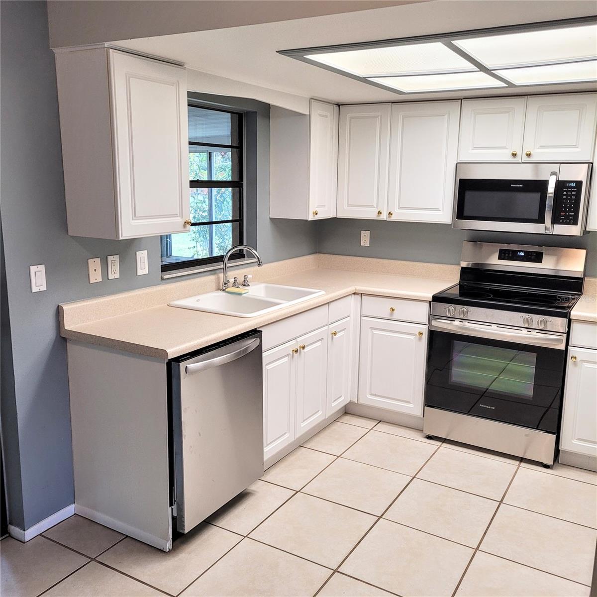 CEDAR HOLLOW - Residential