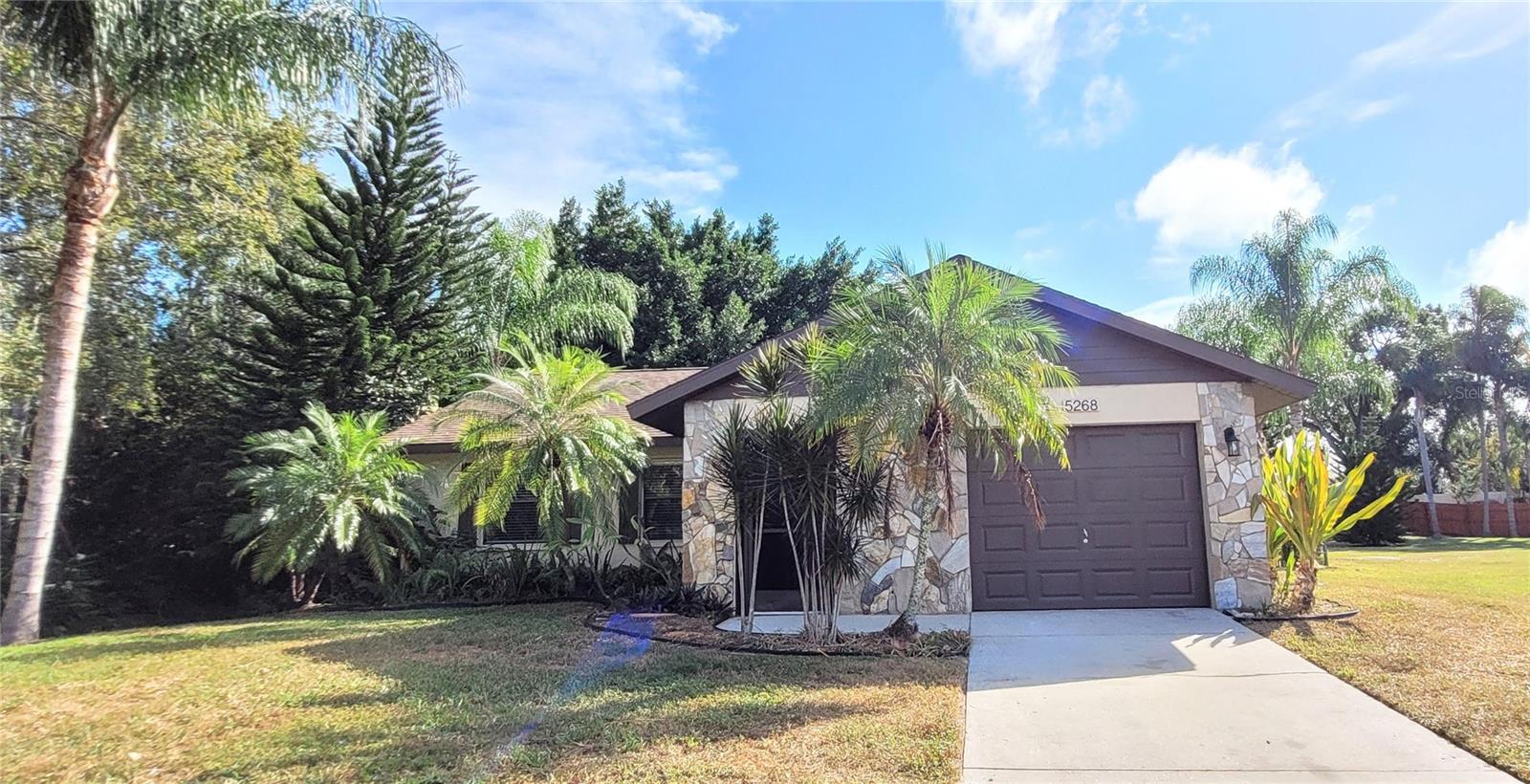 CEDAR HOLLOW - Residential