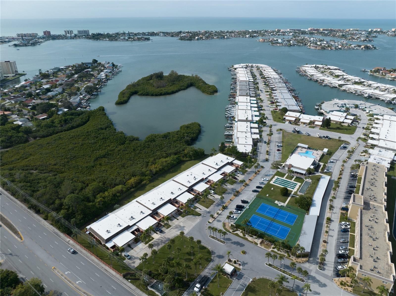 BOCA CIEGA POINT EAST - Residential