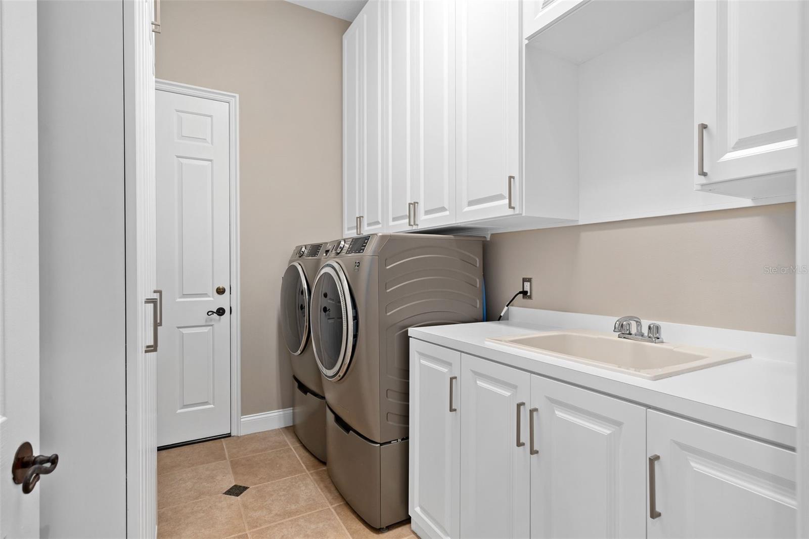 CRANES POINT - Residential