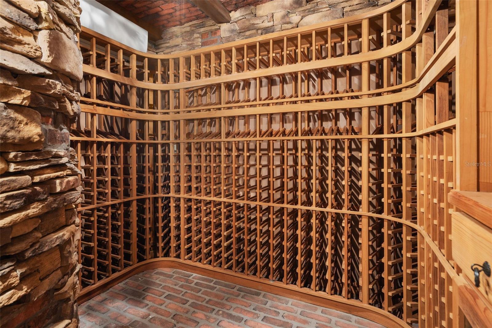 CRANES POINT - Residential