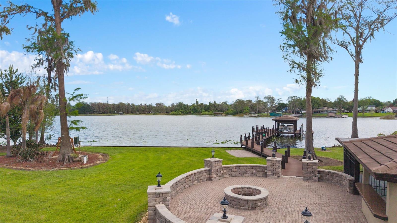 CRANES POINT - Residential