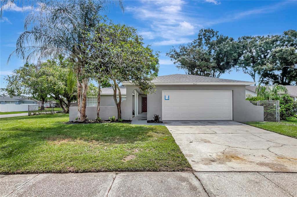 Photo of 917 Winchester Court, Brandon, FL 33510 (MLS # TB8525943)