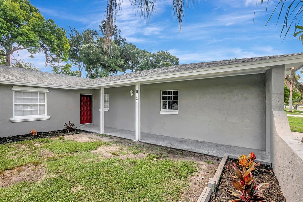 Photo of 917 Winchester Court, Brandon, FL 33510 (MLS # TB8525943)