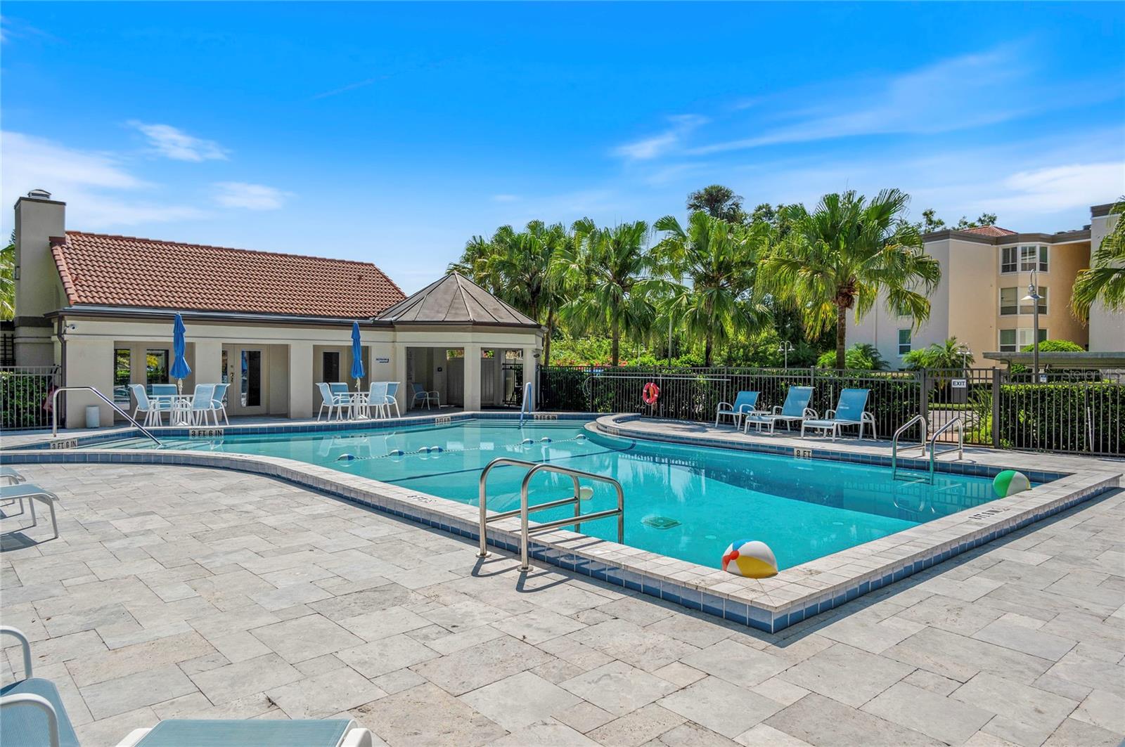 MOORINGS ON LAKE MAITLAND CONDO BLDG 05 - Residential