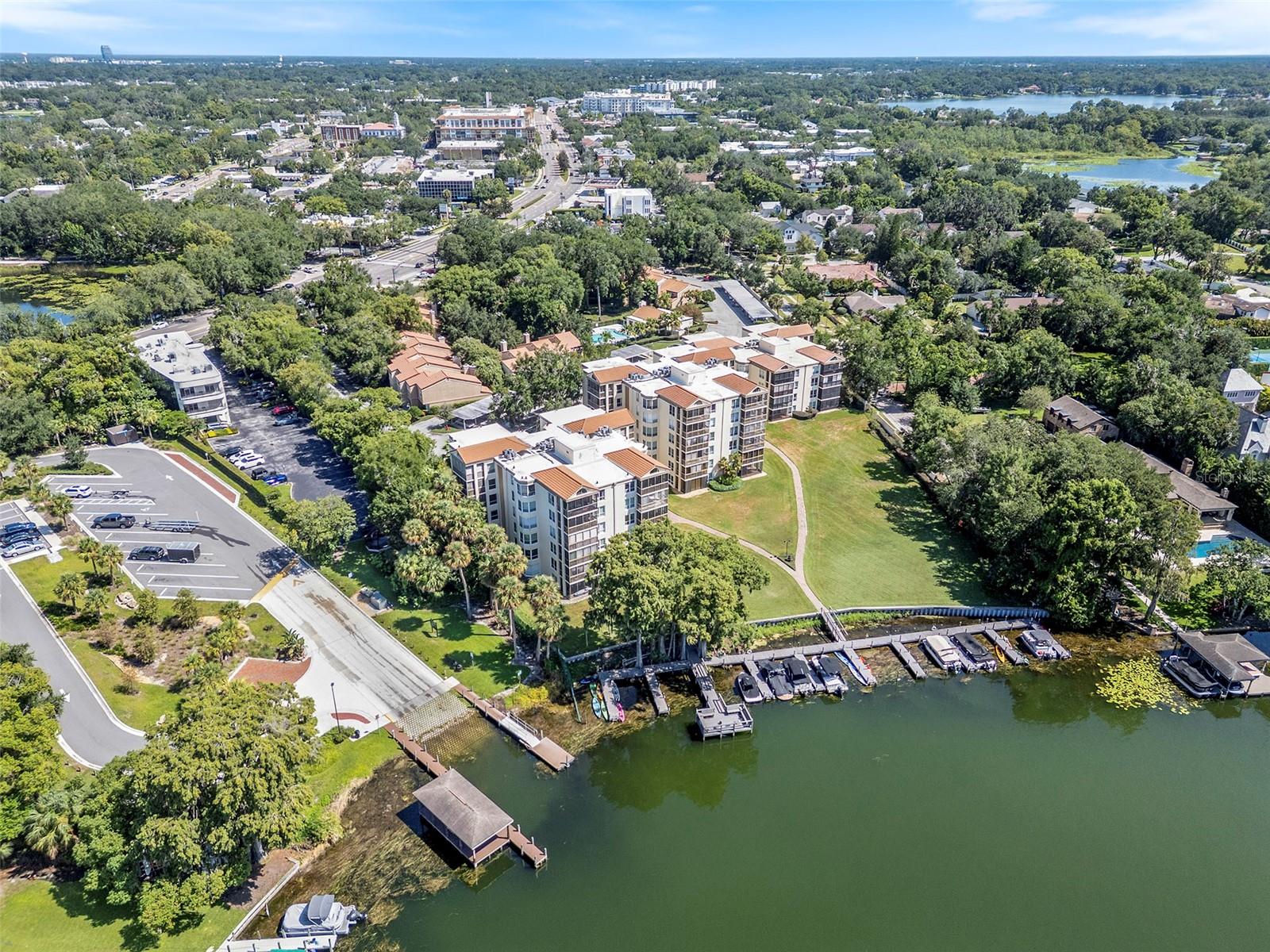 MOORINGS ON LAKE MAITLAND CONDO BLDG 05 - Residential