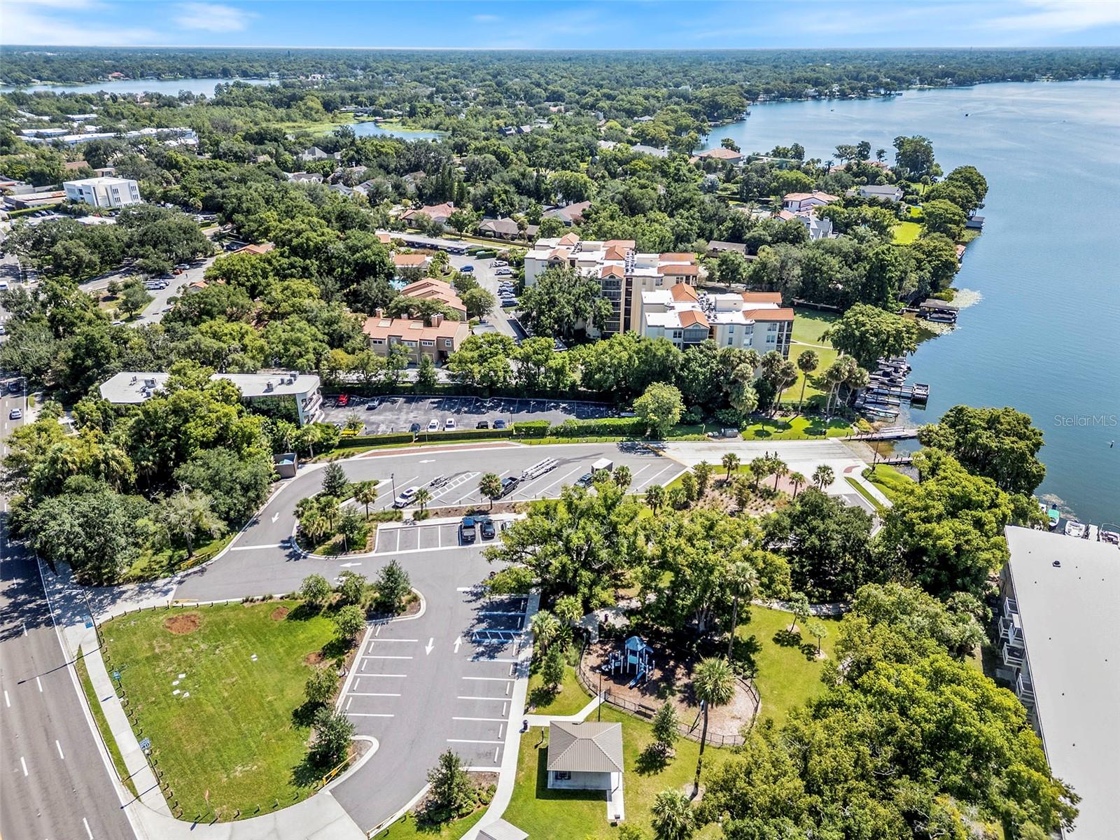 MOORINGS ON LAKE MAITLAND CONDO BLDG 05 - Residential