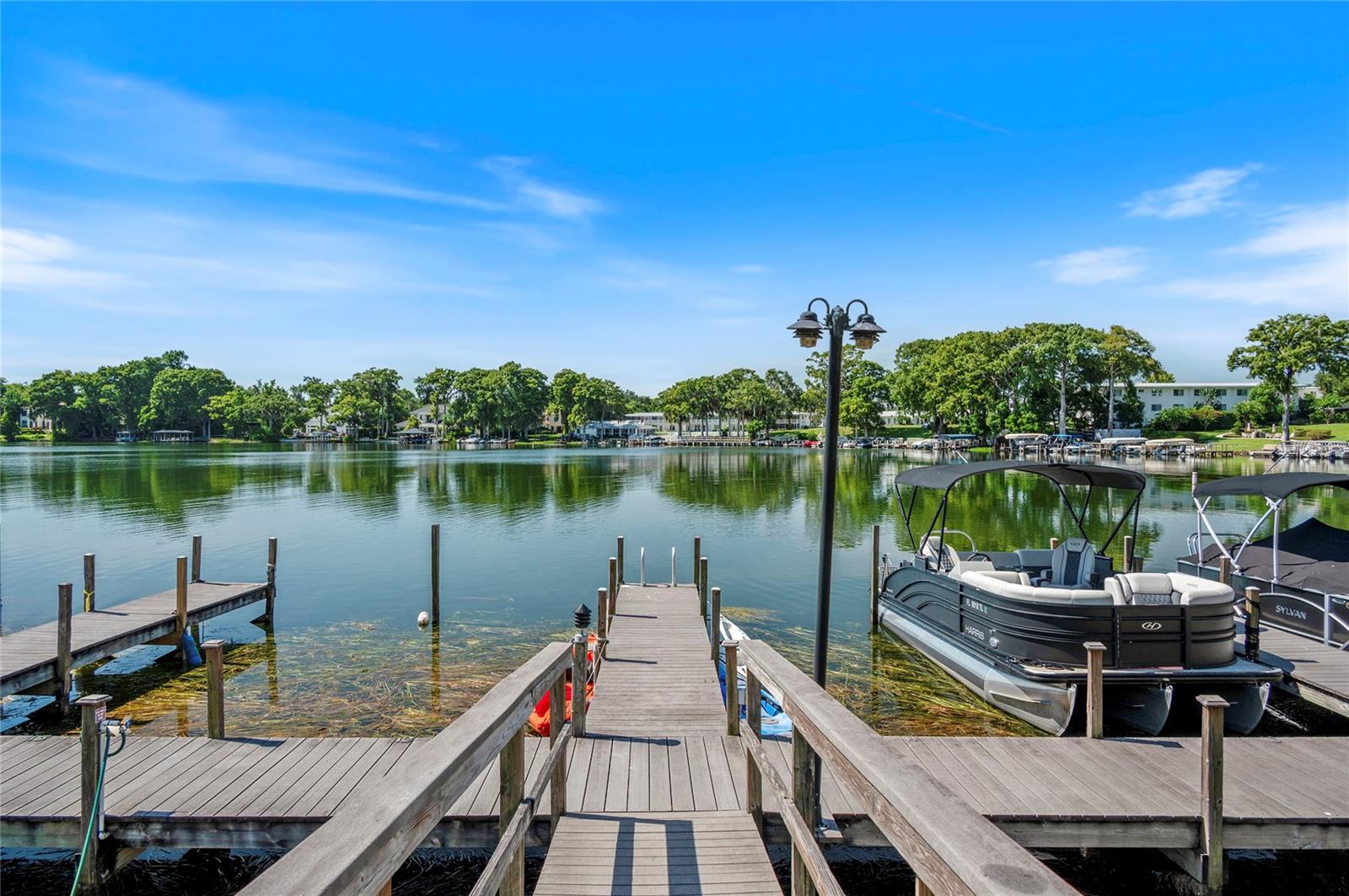 MOORINGS ON LAKE MAITLAND CONDO BLDG 05 - Residential