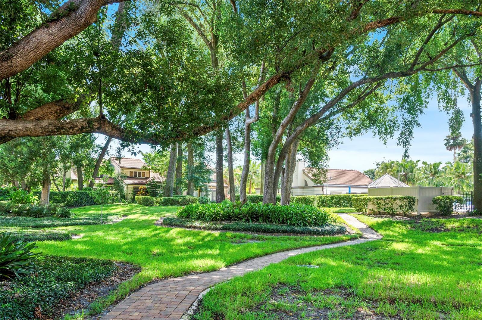 MOORINGS ON LAKE MAITLAND CONDO BLDG 05 - Residential