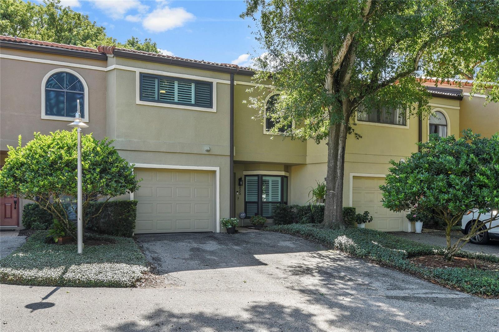 MOORINGS ON LAKE MAITLAND CONDO BLDG 05 - Residential