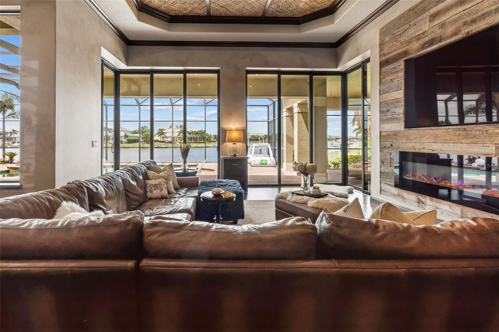 MIRABAY PH 02A-4 - Residential