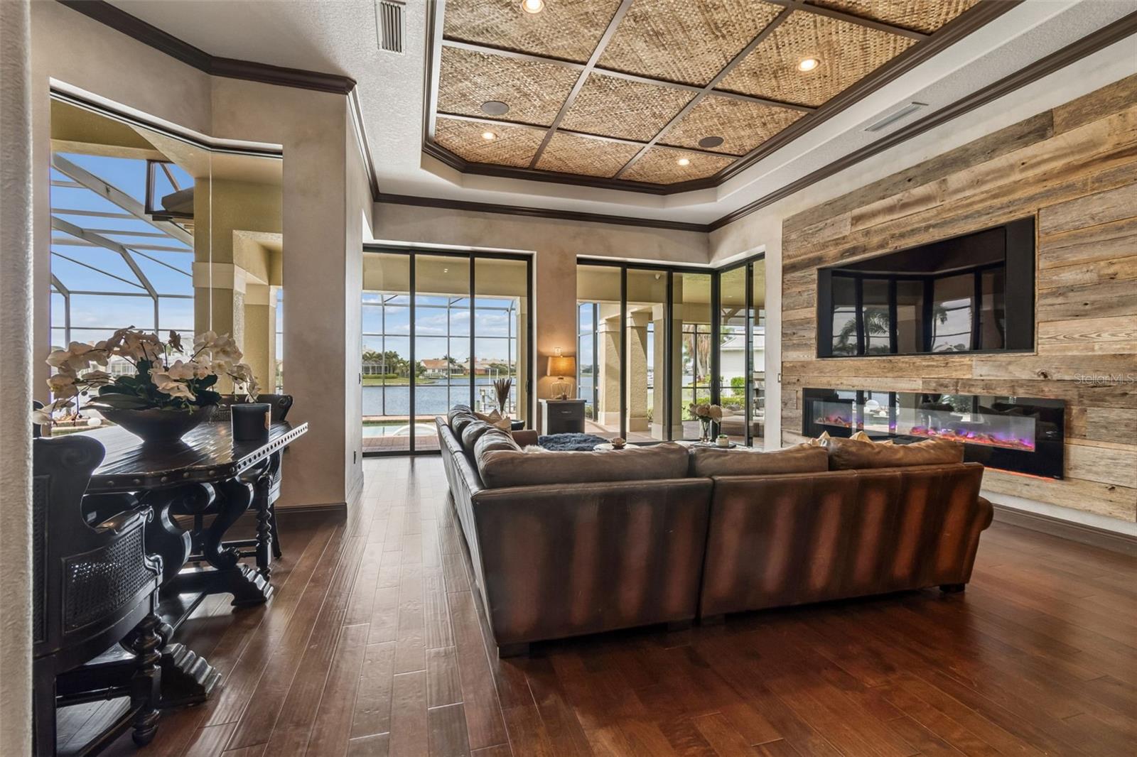 MIRABAY PH 02A-4 - Residential