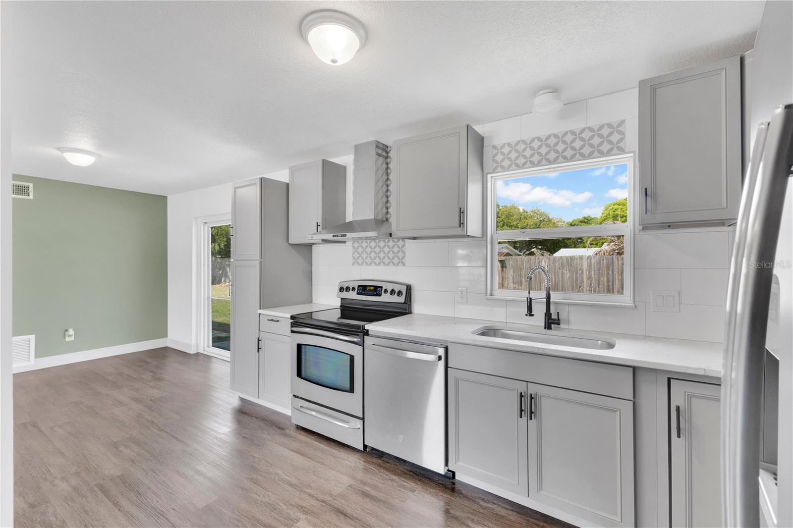 COLLEGE MANOR UNIT 02 - Residential